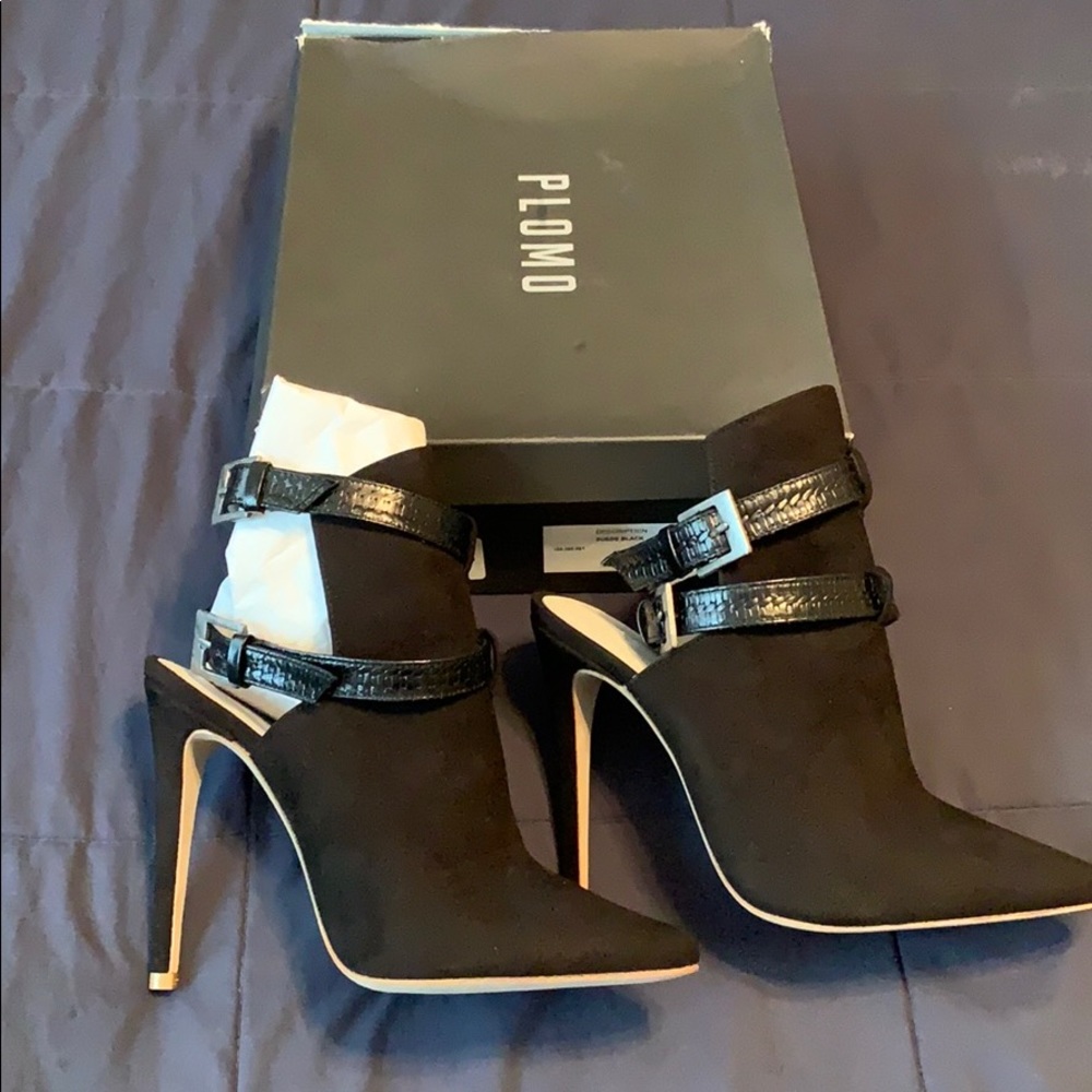 NWT Plomo “Alfonsa” black suede heel